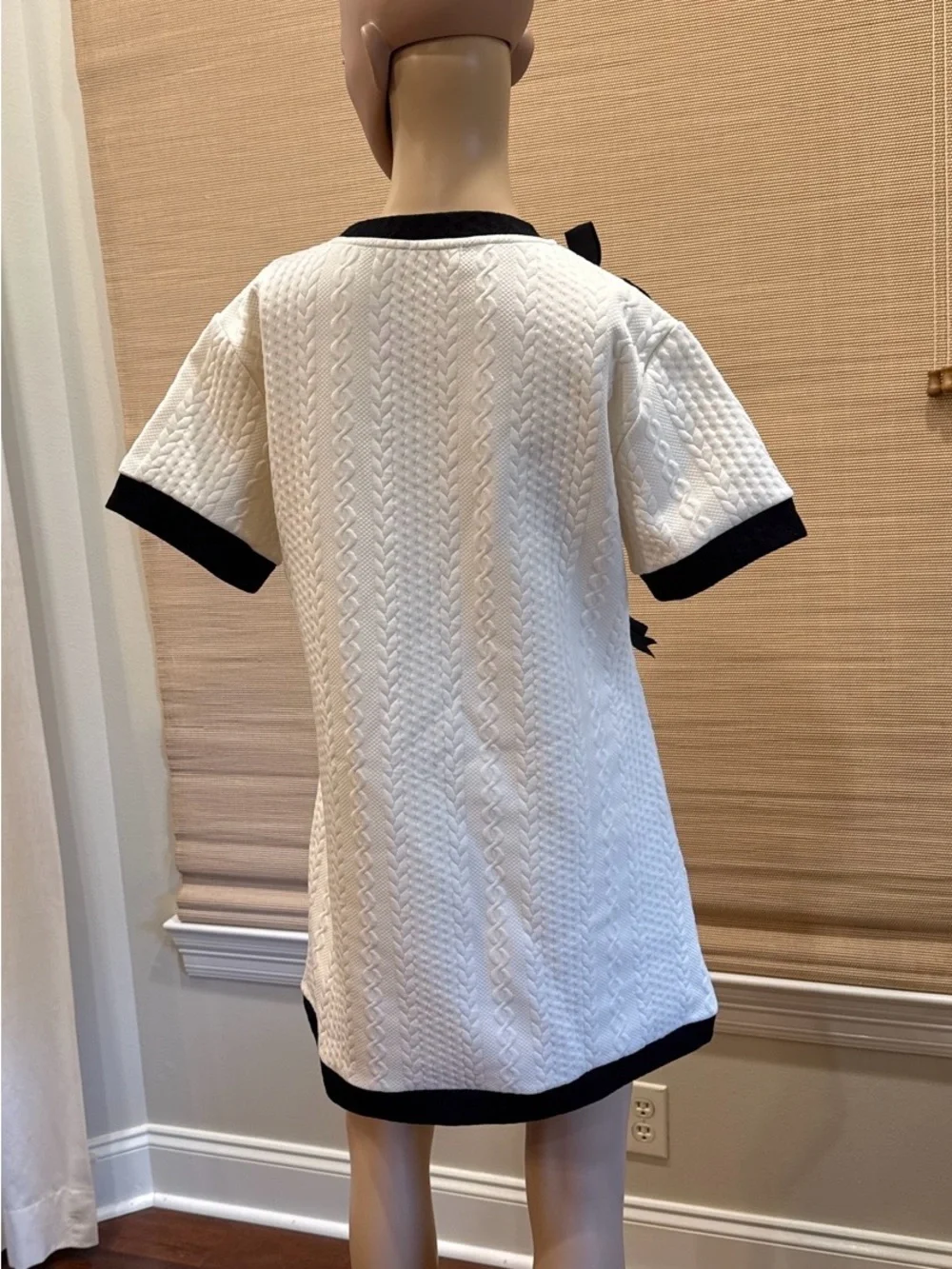 WHY Dress Women’s Textured Knit Shift Dress Short Sleeve Bow Cream & Black L
